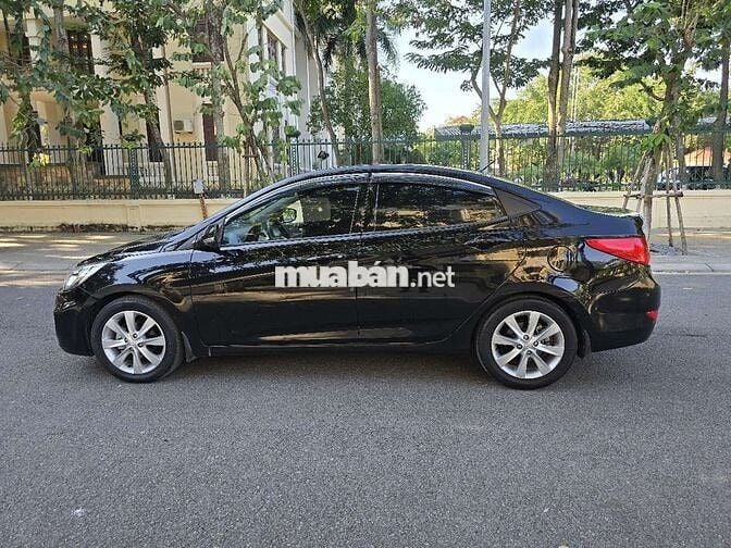 Bán Hyundai Accent một chủ từ mới 2012 siêu đẹp