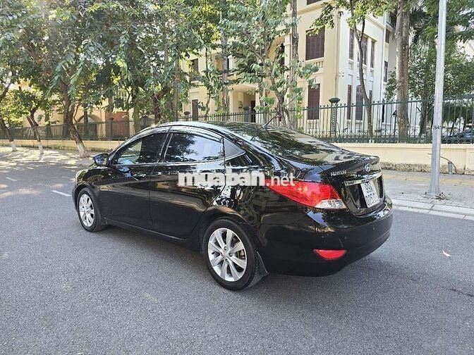 Bán Hyundai Accent một chủ từ mới 2012 siêu đẹp