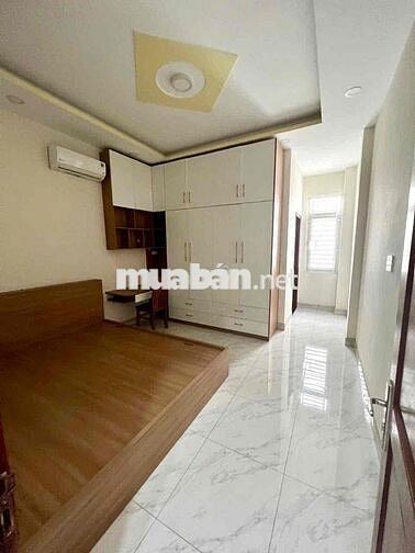 nhà mặt tiền gần Siêu Thị Go,gần chợ Dĩ An 1,có nội thất.sân xe hơi