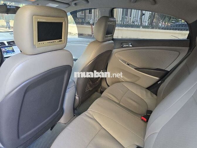 Bán Hyundai Accent một chủ từ mới 2012 siêu đẹp