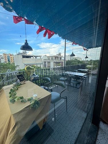 Sang nhượng nhà hàng tầng 4 khu trung tâm Đông Anh giá chỉ 1xx