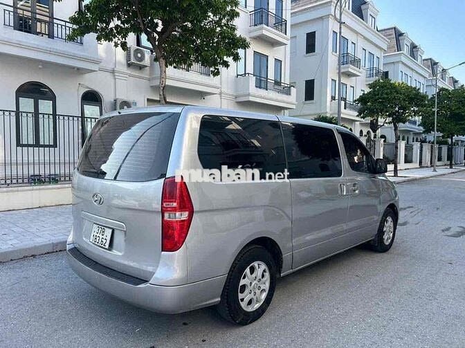 Hyundai Grand Starex 2011 - 9 chỗ