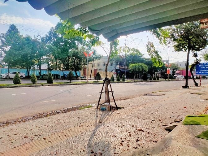 CHO THUÊ NHÀ 125M2 MT CÁCH MẠNG THÁNG TÁM,CẨM LỆ CHỈ 10 TR