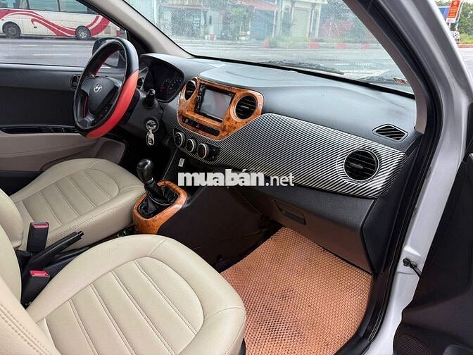 Hyundai i10 2014 số sàn màu bạc