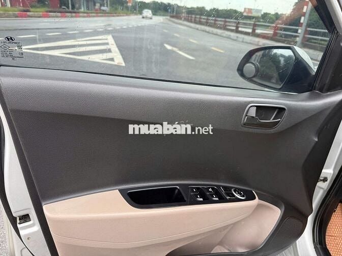 Hyundai i10 2014 số sàn màu bạc