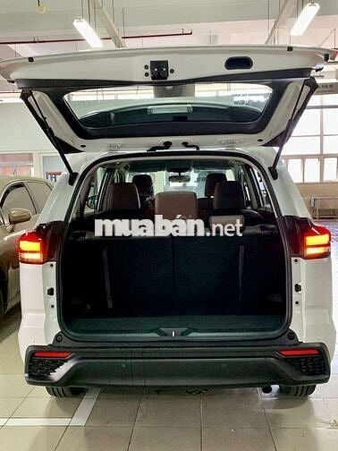 Ra mắt INNOVA CROSS 2026 8 chỗ tặng bảo hiểm PKien