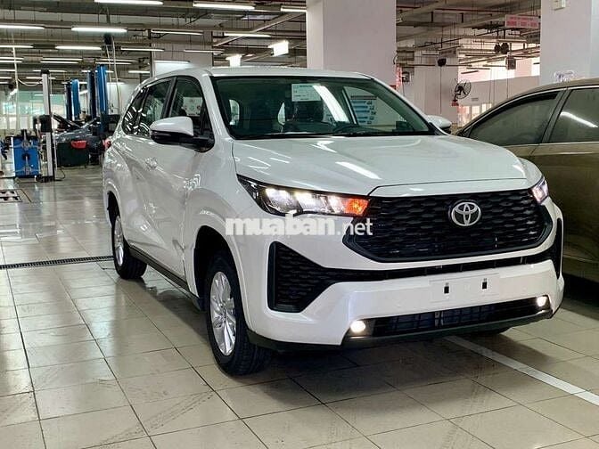 Ra mắt INNOVA CROSS 2026 8 chỗ tặng bảo hiểm PKien