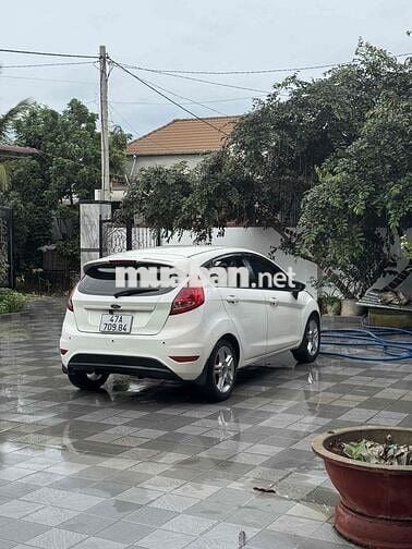 Ford Fiesta 2012 1.6 AT Hatchback - 125000 km