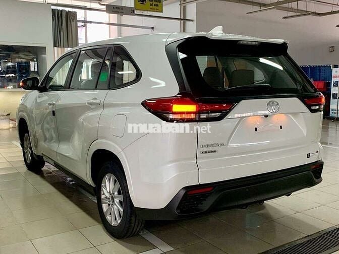 Ra mắt INNOVA CROSS 2026 8 chỗ tặng bảo hiểm PKien