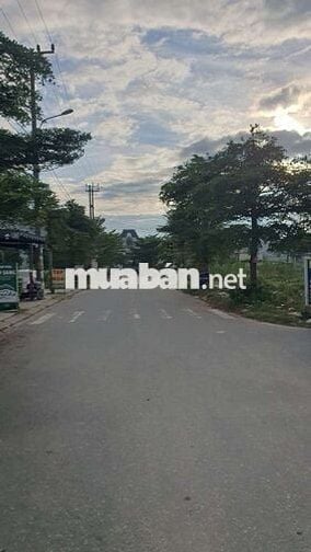 Lô Đất Kẹp Công Viên 20m , Ngay 9 Tòa ECOHOM , Đang Xây Dựng