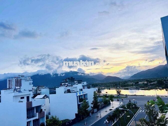 BÁN NHÀ MỚI XÂY NỘI THẤT CAO CẤP CÓ THANG MÁY KĐT VCN PHƯỚC LONG 1