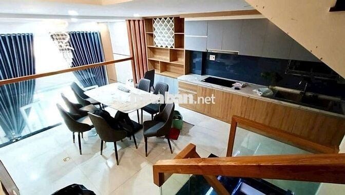 NHÀ ĐẸP XE HƠI VÔ NHÀ, GẦN NGÃ TƯ GA, FULL NỘI THẤT CAO CẤP.