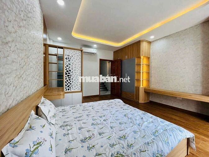 NHÀ ĐẸP XE HƠI VÔ NHÀ, GẦN NGÃ TƯ GA, FULL NỘI THẤT CAO CẤP.