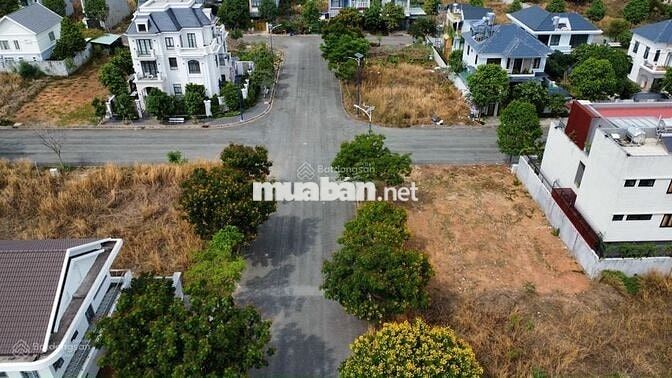 Bán lô góc biệt thự KĐT Bình Nguyên mặt tiền đường Thống Nhất.