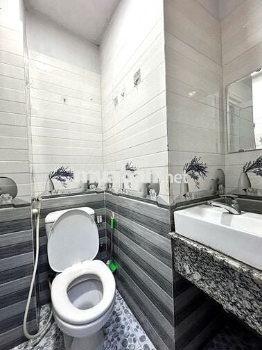 Cho Thuê Nhà Đường Nguyễn Thượng Hiền, Quận 3 ( 3PN, 4WC - KD TỰ DO )