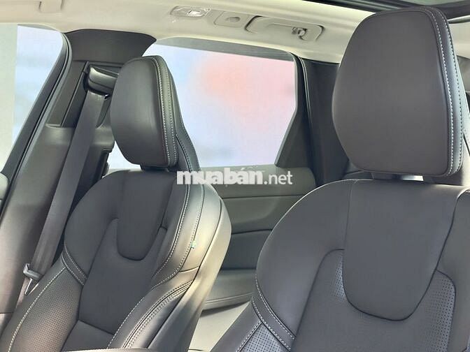 Volvo XC60 Plug-in Hybrid Ultra 2026, giao ngay