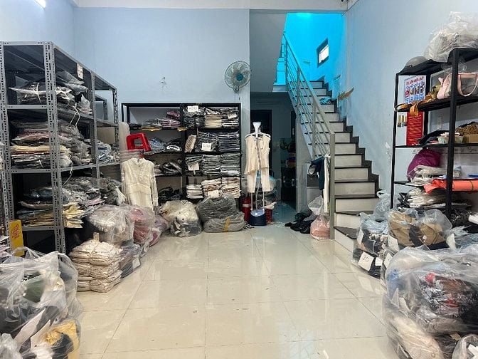 Cho thuê chính chủ nguyên căn 4x12 gần sân bay TSN