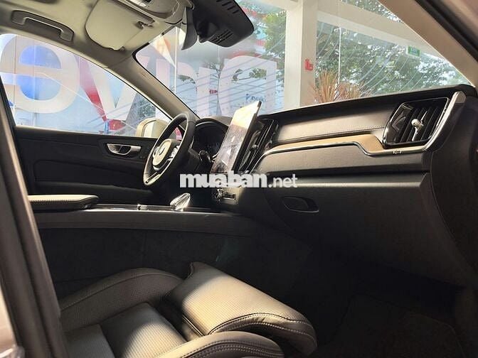 Volvo XC60 Plug-in Hybrid Ultra 2026, giao ngay