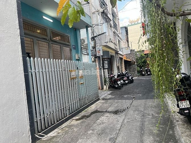 Cho thuê chính chủ nguyên căn 4x12 gần sân bay TSN