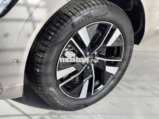 Volvo XC60 Plug-in Hybrid Ultra 2026, giao ngay