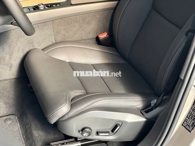 Volvo XC60 Plug-in Hybrid Ultra 2026, giao ngay