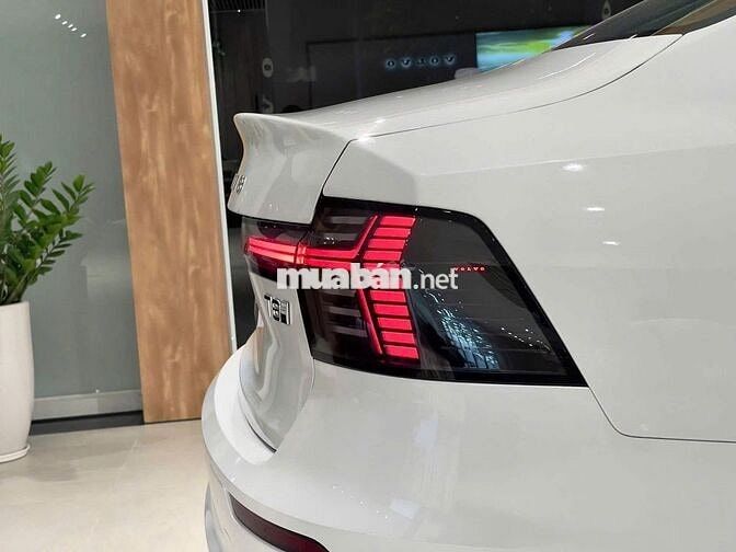 Volvo S90 Plug-in Hybrid 2026 xe giao T12/2025