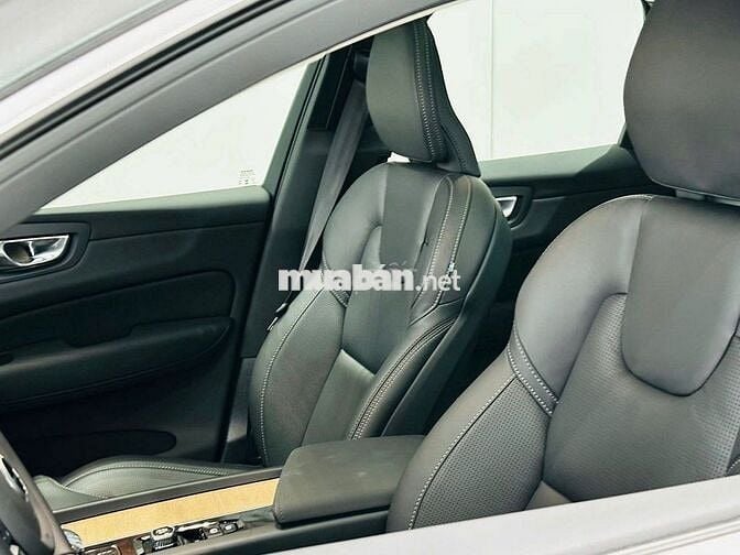 Volvo XC60 Ultra 2026 Forest Lake giảm 200 triệu