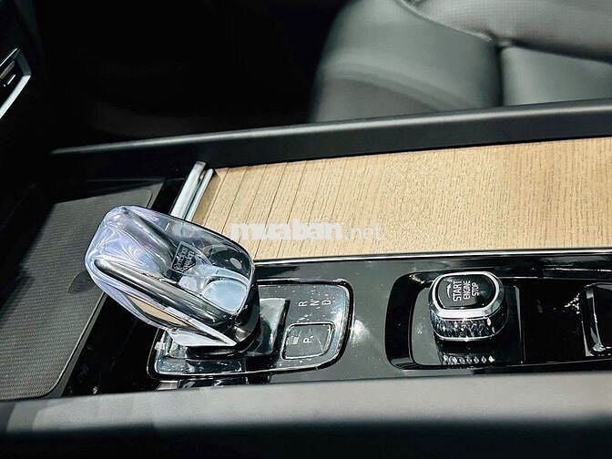 Volvo XC60 Ultra 2026 Forest Lake giảm 200 triệu