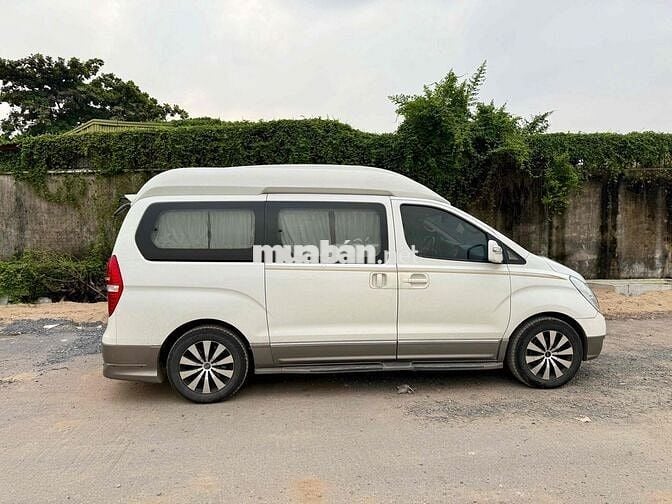 Hyundai Grand Starex 2015 Limousine 2.4 AT