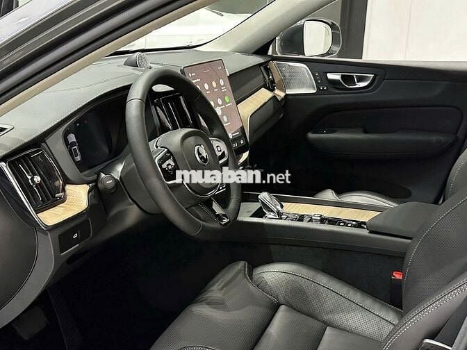 Volvo XC60 Ultra 2026 Forest Lake giảm 200 triệu