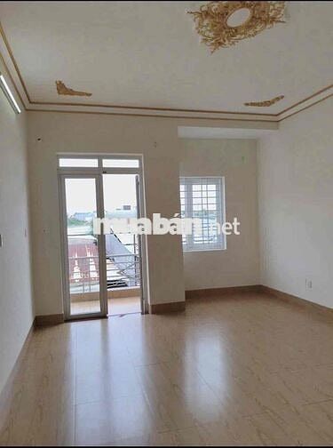 Cho thuê nhà gần giáo xứ Bình An - Sân oto