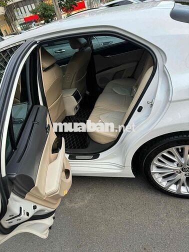 Toyota Camry 2020 2.5Q - 100000 km