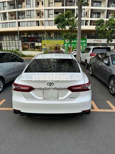 Toyota Camry 2020 2.5Q - 100000 km