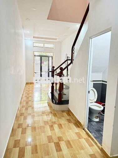 Cho thuê nhà nguyên căn 2 phòng ngủ, 2 nhà vệ sinh. 1 trệt 1 lầu.