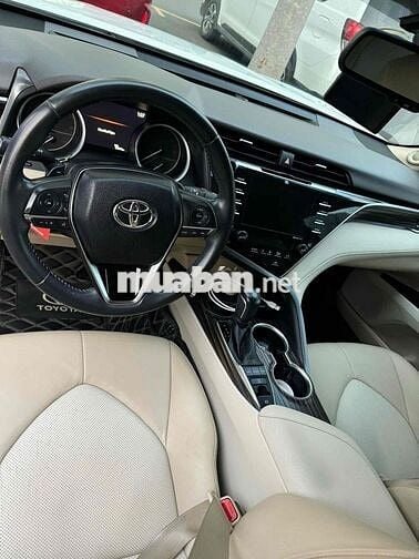 Toyota Camry 2020 2.5Q - 100000 km