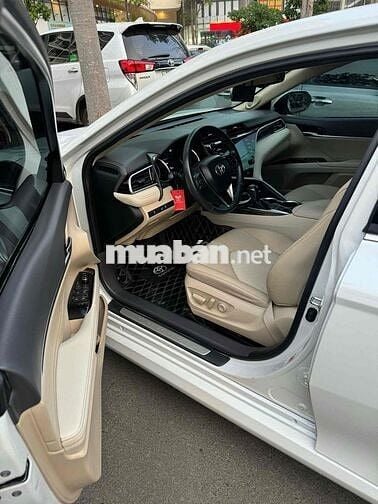 Toyota Camry 2020 2.5Q - 100000 km