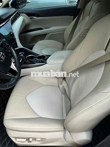 Toyota Camry 2020 2.5Q - 100000 km