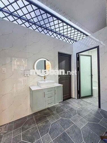 BÁN NHÀ TRỆT 2 LẦU MỚI XÂY KDC HỒNG LOAN TẶNG FULL NỘI THẤT CAO CẤP