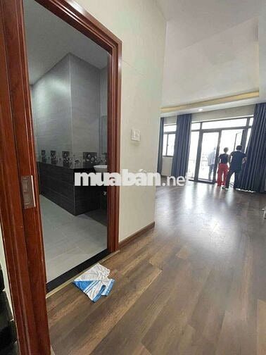 Nhà 3 lầu xe hơi đậu trong nhà có nội thất 5pn 5wc nhà mới vô ở ngay