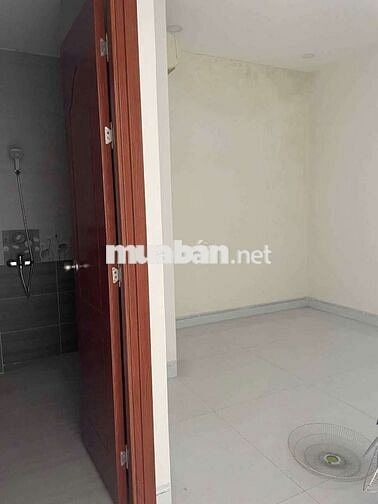 Nhà 3 lầu xe hơi đậu trong nhà có nội thất 5pn 5wc nhà mới vô ở ngay