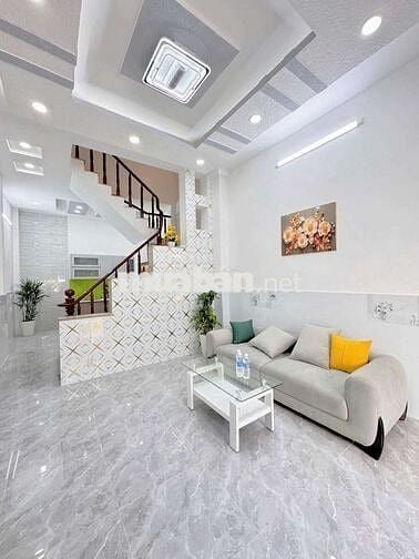 Bán Nhà : Hẻm 413 Lê Văn Quới ,Gần Chợ .