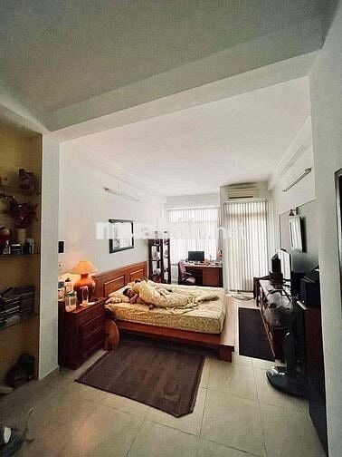 Bán nhà 10m ra mặt tiền Trần Quang Diệu 4 tầng nở hậu 200m2 sử dụng