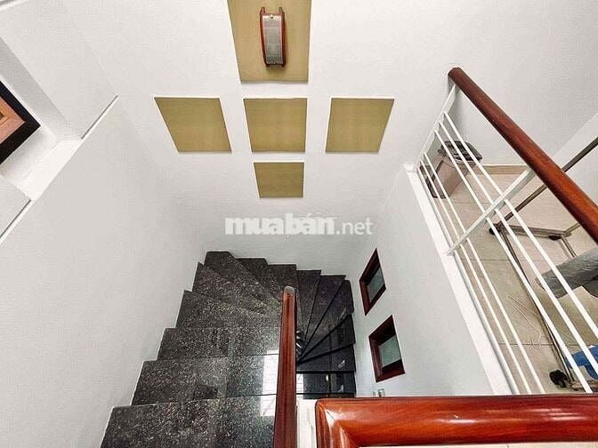 Bán nhà 10m ra mặt tiền Trần Quang Diệu 4 tầng nở hậu 200m2 sử dụng