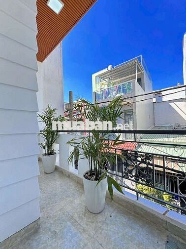 Bán Nhà : Hẻm 413 Lê Văn Quới ,Gần Chợ .