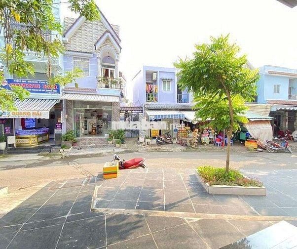 Mặt bằng kinh doanh, trà sữa cafe, sẵn nhà wc, khu dân cư sanimex