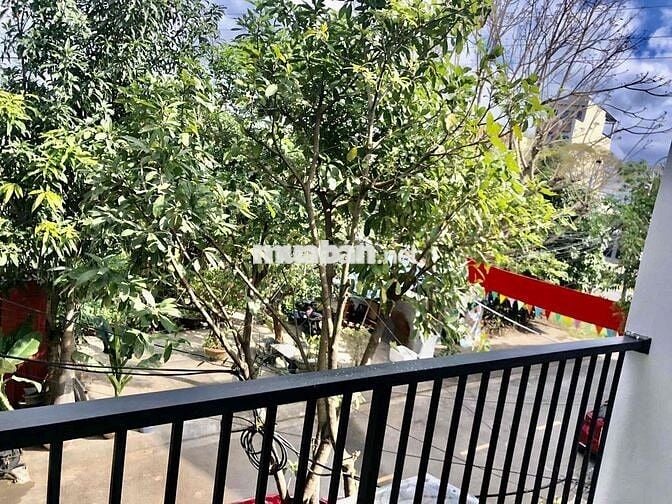 Căn hộ view ban công view cực đẹp.an ninh siêu tốt