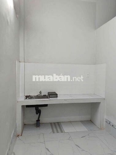 Nhà mới cho thuê dt 4×14 có 1pn,1wc. Có sân để xe máy