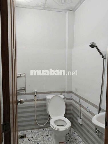 Nhà mới cho thuê dt 4×14 có 1pn,1wc. Có sân để xe máy