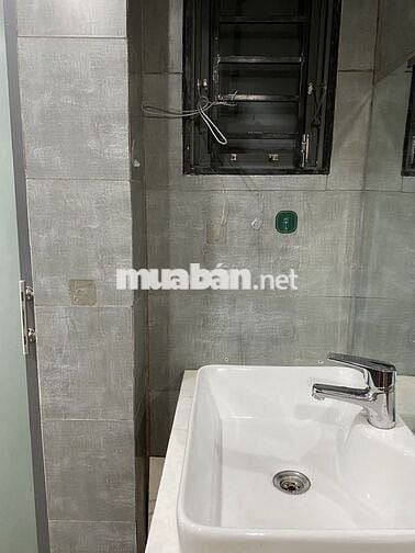 Nhà hẻm, DTSD 45m2, cách đường 30/4 80m, gần vòng xoay CV Biên Hùng