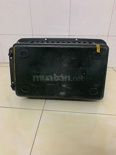 Lòng nhựa đựng chó đã qua sử dụng